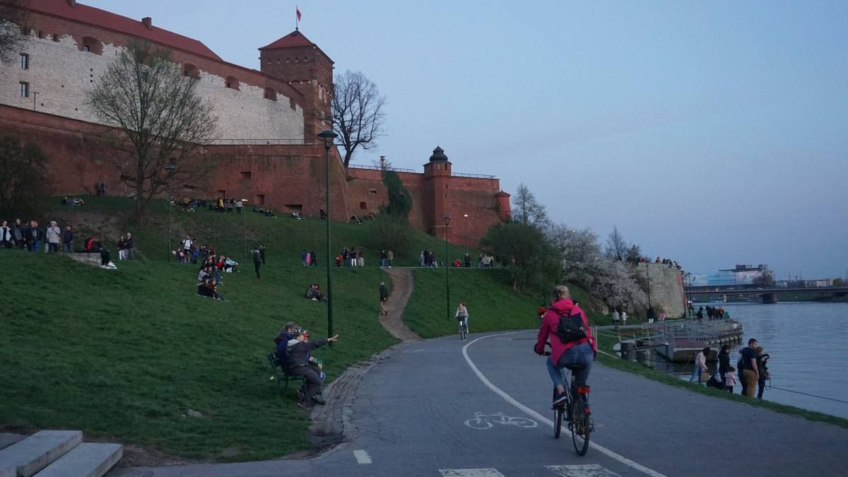 Cyclists on the Vistula path under Wawel